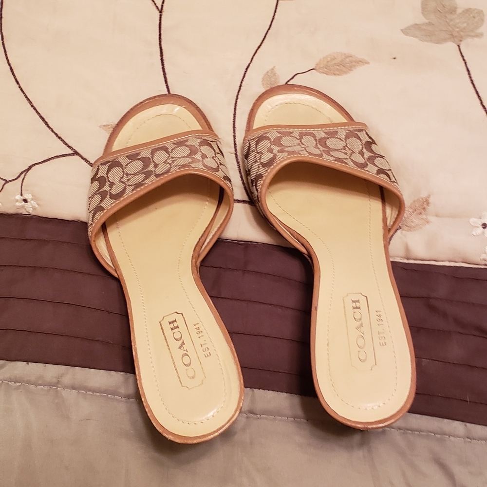 Coach Signature Louise Sandals Size 6.5 EUC